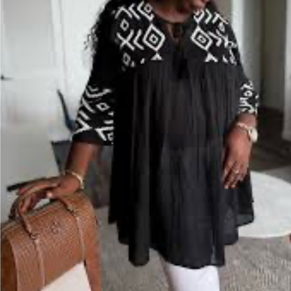 Chic Black and White Geometric Tunic